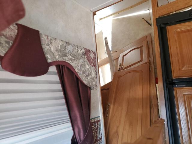 4YDF2762X4A217011 - 2004 KEYSTONE SPRINTER TWO TONE photo 5