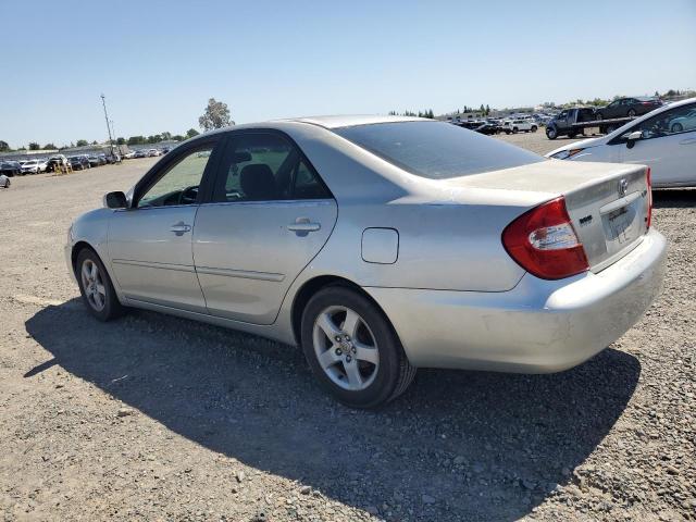 4T1BA32K44U501117 - 2004 TOYOTA CAMRY SE SILVER photo 2