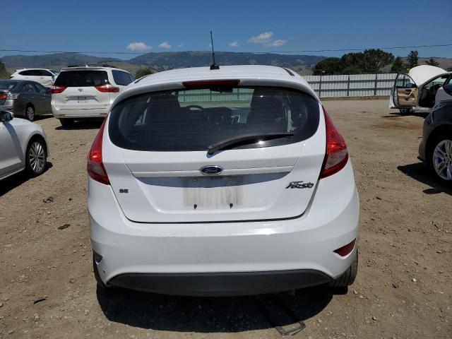 3FADP4EJXDM131175 - 2013 FORD FIESTA SE WHITE photo 6