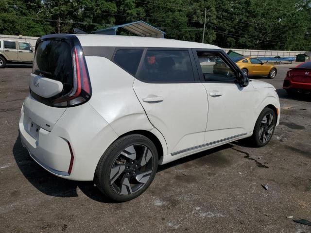 KNDJ53AU8P7860416 - 2023 KIA SOUL GT LINE WHITE photo 3