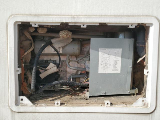 4YDF339245A221073 - 2005 KEYSTONE SPRINTER TWO TONE photo 9