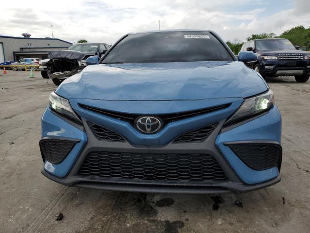 4T1T11AK1PU185349 - 2023 TOYOTA CAMRY SE NIGHT SHADE BLUE photo 5