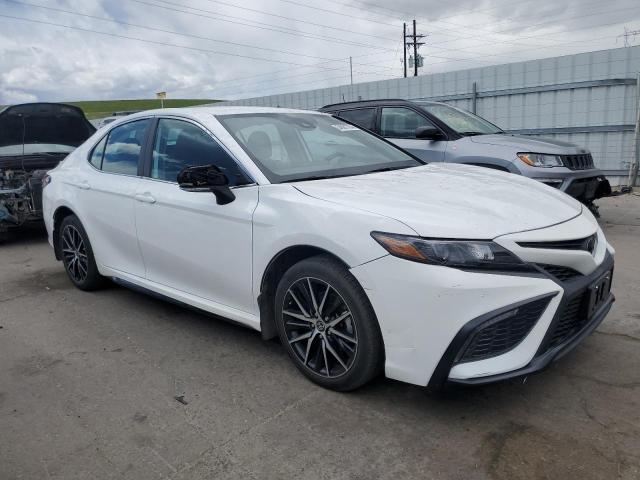 4T1G11AK0PU815976 - 2023 TOYOTA CAMRY SE NIGHT SHADE WHITE photo 4