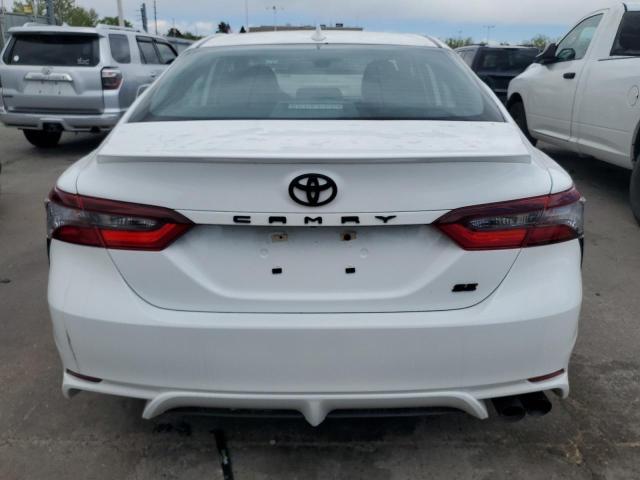 4T1G11AK0PU815976 - 2023 TOYOTA CAMRY SE NIGHT SHADE WHITE photo 6