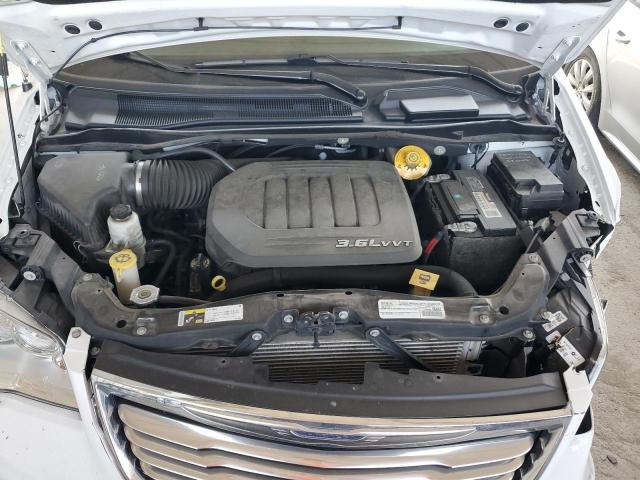 2C4RC1CG5GR128103 - 2016 CHRYSLER TOWN & COU TOURING L WHITE photo 12