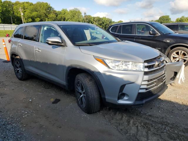 5TDZZRFH0KS303276 - 2019 TOYOTA HIGHLANDER LE SILVER photo 4