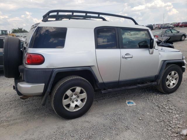 JTEZU11FX70011467 - 2007 TOYOTA FJ CRUISER SILVER photo 3