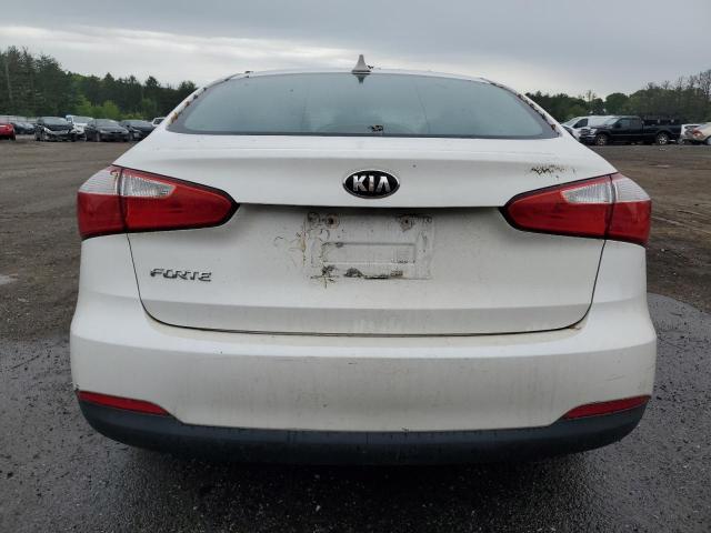 KNAFX4A60F5276719 - 2015 KIA FORTE LX WHITE photo 6