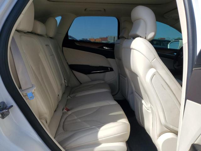 5LMTJ3DH6GUJ08257 - 2016 LINCOLN MKC RESERVE თეთრი ფოტო 11