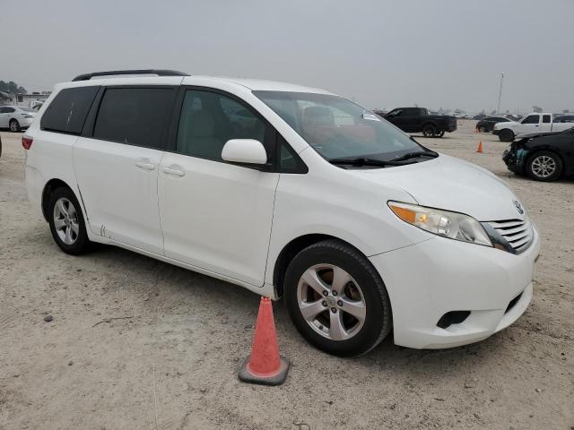 5TDKZ3DC0HS829213 - 2017 TOYOTA SIENNA LE WHITE photo 4