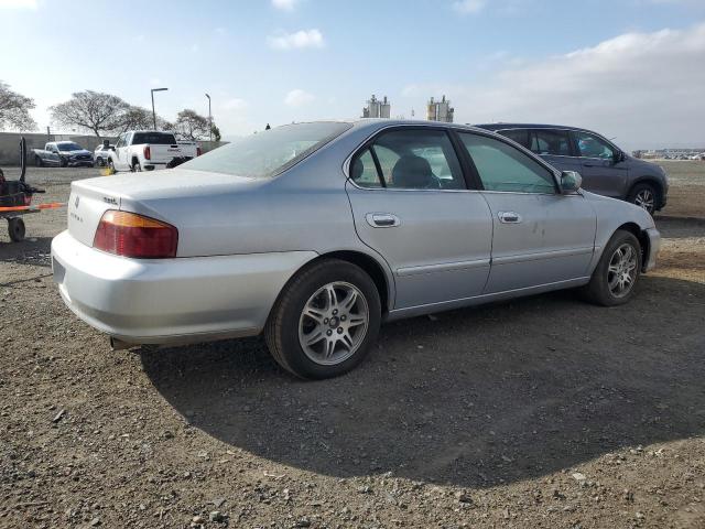 19UUA5667YA030661 - 2000 ACURA 3.2TL SILVER photo 3