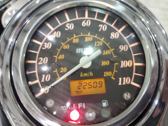 JS1VS55A762100358 - 2006 SUZUKI C50 SILVER photo 8