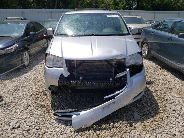 2A4RR8DG4BR676098 - 2011 CHRYSLER TOWN & COU TOURING L SILVER photo 5