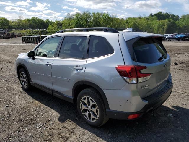 JF2SKAEC6NH459944 - 2022 SUBARU FORESTER PREMIUM SILVER photo 2