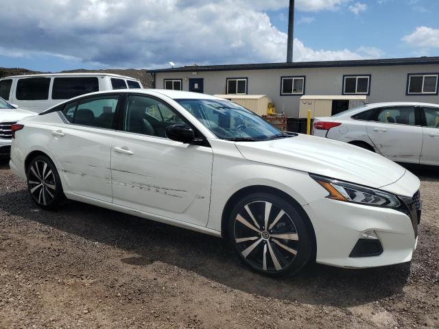 1N4BL4CV5MN417157 - 2021 NISSAN ALTIMA SR WHITE photo 4