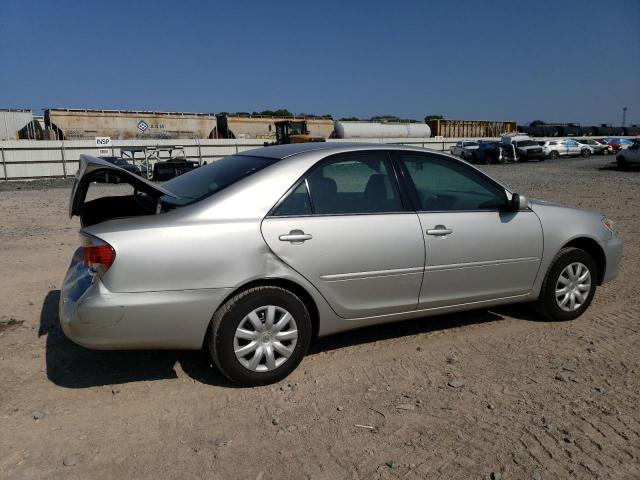 4T1BE32K75U063909 - 2005 TOYOTA CAMRY LE GRAY photo 3