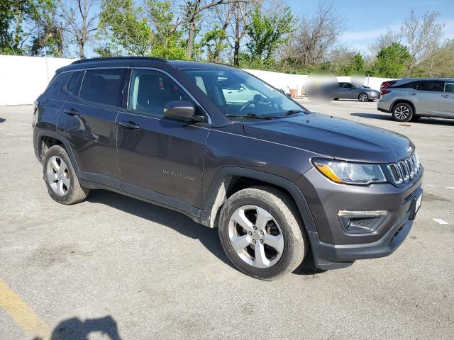 3C4NJDBB2JT178019 - 2018 JEEP COMPASS LATITUDE Մոխրագույն լուսանկար 4