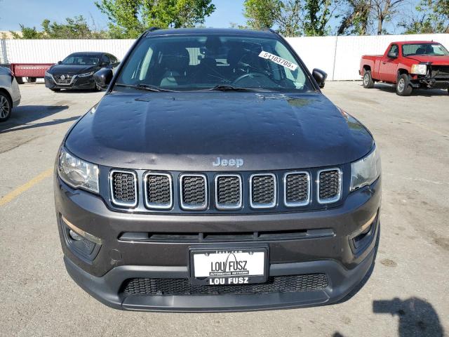 3C4NJDBB2JT178019 - 2018 JEEP COMPASS LATITUDE Մոխրագույն լուսանկար 5