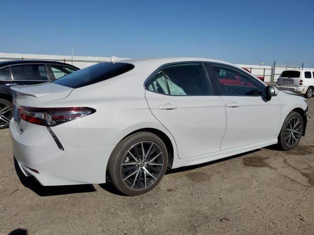 4T1G11AK1NU038947 - 2022 TOYOTA CAMRY SE GRAY photo 3