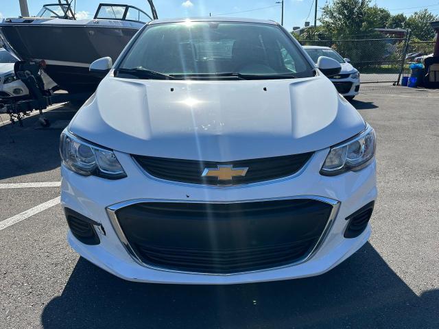 1G1JG6SH0J4129915 - 2018 CHEVROLET SONIC WHITE photo 2