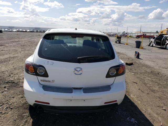 JM1BK143151295429 - 2005 MAZDA 3 HATCHBACK WHITE photo 6