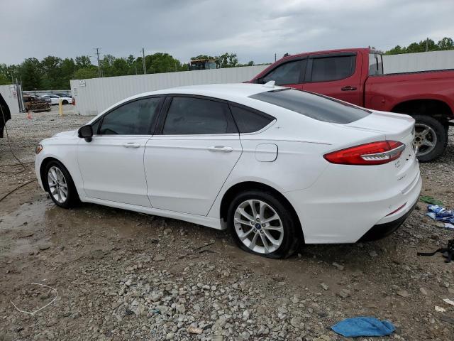 3FA6P0HD1KR215067 - 2019 FORD FUSION SE Білий фото 2