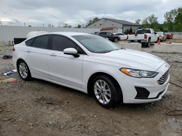 3FA6P0HD1KR215067 - 2019 FORD FUSION SE Білий фото 4