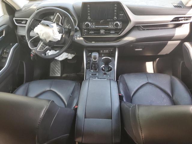 5TDGZRBH6NS178687 - 2022 TOYOTA HIGHLANDER XLE BLACK photo 8