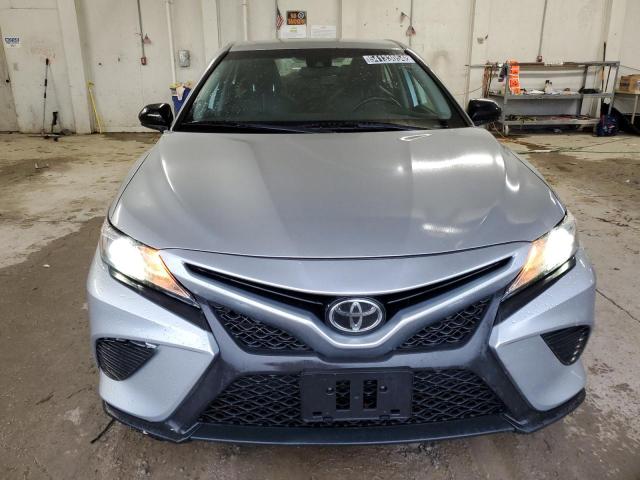 4T1B11HKXKU294550 - 2019 TOYOTA CAMRY L SILVER photo 5