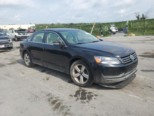 1VWBH7A31DC025493 - 2013 VOLKSWAGEN PASSAT SE BLACK photo 4