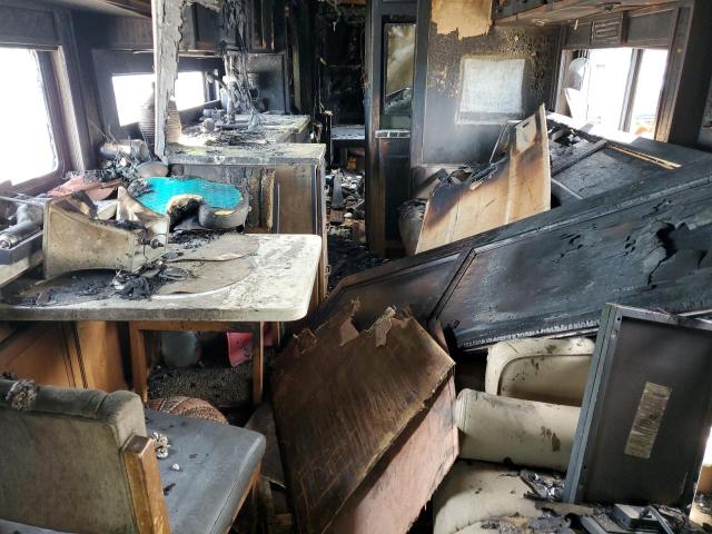 4UZACGFC3LCLZ4372 - 2020 FREIGHTLINER CHASSIS XC შავი ფოტო 6