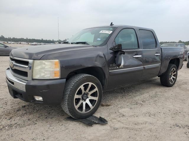 3GCPKSE35BG261517 - 2011 CHEVROLET SILVERADO K1500 LT GRAY photo 1