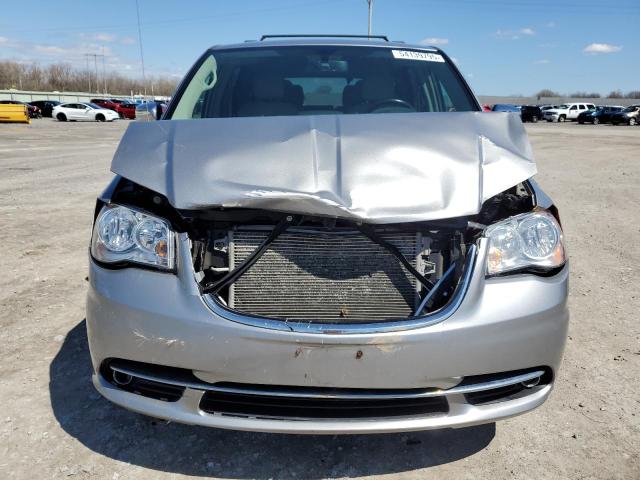 2C4RC1CG2FR731640 - 2015 CHRYSLER TOWN & COU TOURING L SILVER photo 5