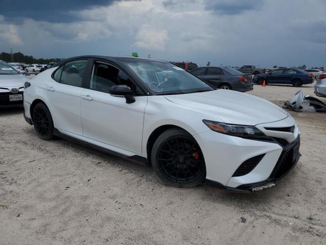 4T1KZ1AKXMU052461 - 2021 TOYOTA CAMRY TRD WHITE photo 4