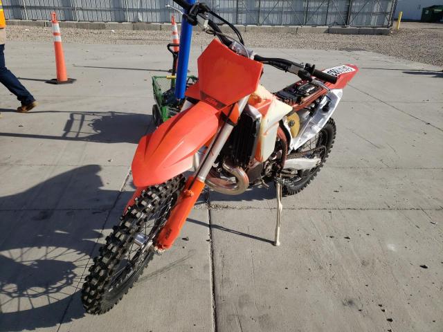 VBKXCM237PM285995 - 2023 KTM 300 XC TPI ORANGE photo 2