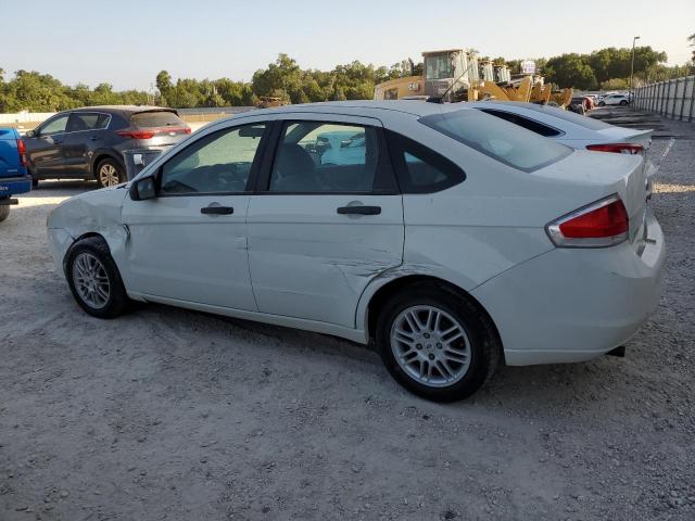 1FAHP3FN3AW239811 - 2010 FORD FOCUS SE WHITE photo 2