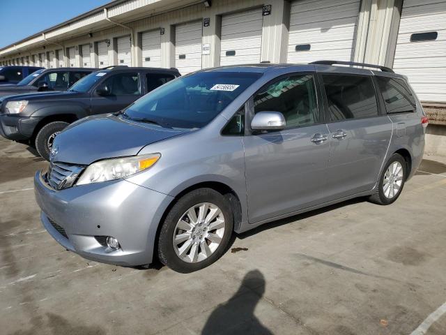 2013 TOYOTA SIENNA XLE, null