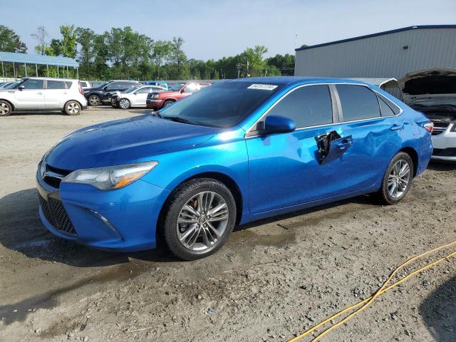 4T1BF1FK7HU687841 - 2017 TOYOTA CAMRY SE A LE BLUE photo 1