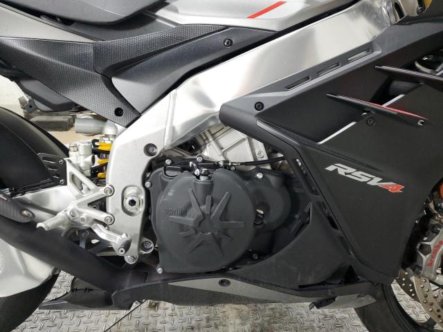 ZD4KYUA00NS000328 - 2022 APRILIA RSV4 1100 TWO TONE photo 5