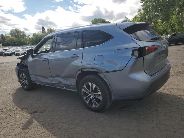 5TDGZRBH7NS179623 - 2022 TOYOTA HIGHLANDER XLE BLUE photo 2