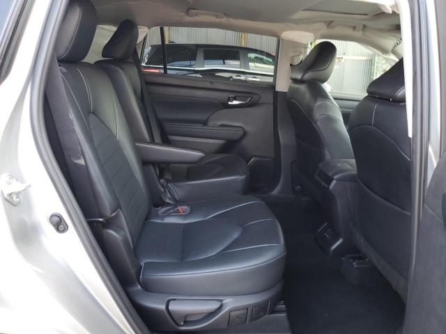 5TDGZRBH7NS583697 - 2022 TOYOTA HIGHLANDER XLE SILVER photo 11