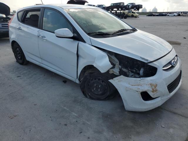 KMHCT5AE0HU356945 - 2017 HYUNDAI ACCENT SE WHITE photo 4