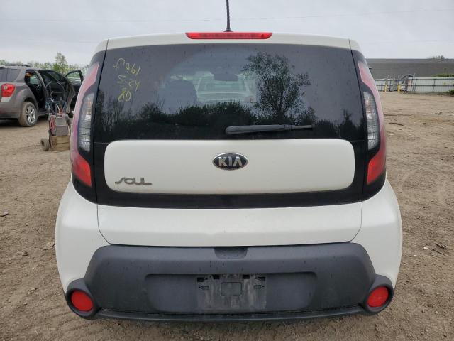 KNDJN2A27G7345996 - 2016 KIA SOUL WHITE photo 6