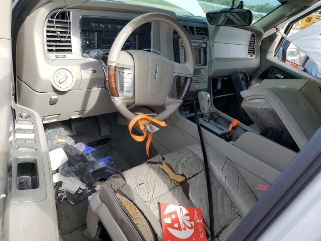 5LMFU27529LJ01699 - 2009 LINCOLN NAVIGATOR თეთრი ფოტო 8
