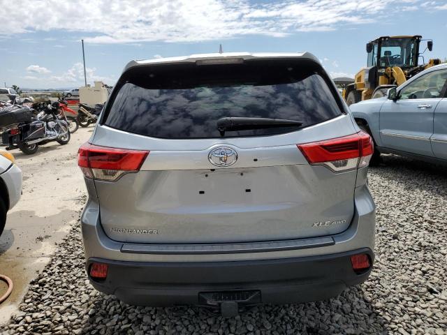 5TDJZRFH1JS812109 - 2018 TOYOTA HIGHLANDER SE SILVER photo 6