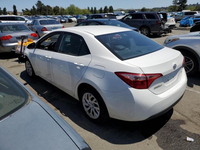 5YFBURHE5JP851056 - 2018 TOYOTA COROLLA L WHITE photo 2