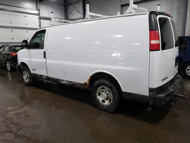 1GCGG25U051225571 - 2005 CHEVROLET EXPRESS G2 WHITE photo 2