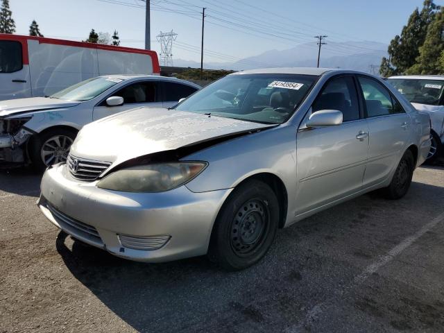 4T1BE32K95U972136 - 2005 TOYOTA CAMRY LE SILVER photo 1