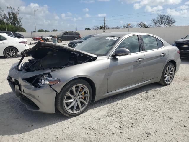 ZARFAEDN3H7550764 - 2017 ALFA ROMEO GIULIA Q4 银色 照片 1