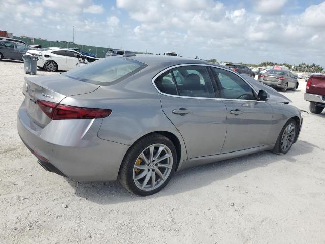 ZARFAEDN3H7550764 - 2017 ALFA ROMEO GIULIA Q4 银色 照片 3